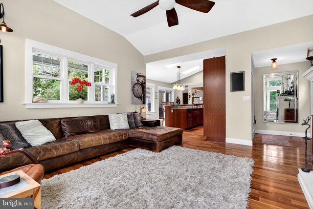 7 W COOPER AVE, Moorestown, NJ 08057