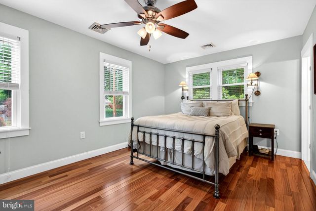 7 W COOPER AVE, Moorestown, NJ 08057