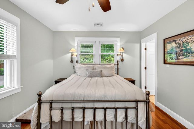 7 W COOPER AVE, Moorestown, NJ 08057