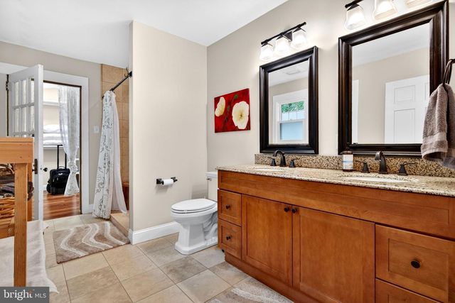 7 W COOPER AVE, Moorestown, NJ 08057