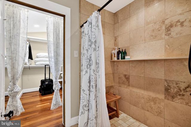 7 W COOPER AVE, Moorestown, NJ 08057