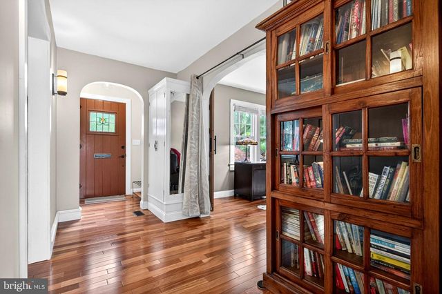 7 W COOPER AVE, Moorestown, NJ 08057