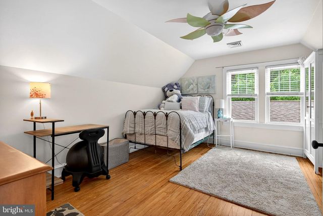 7 W COOPER AVE, Moorestown, NJ 08057