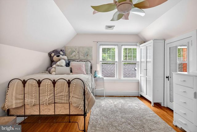 7 W COOPER AVE, Moorestown, NJ 08057