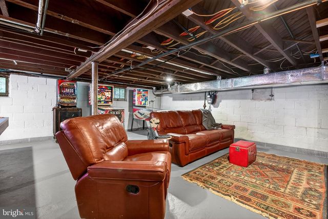 7 W COOPER AVE, Moorestown, NJ 08057