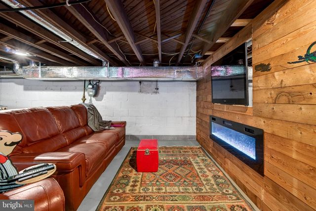 7 W COOPER AVE, Moorestown, NJ 08057