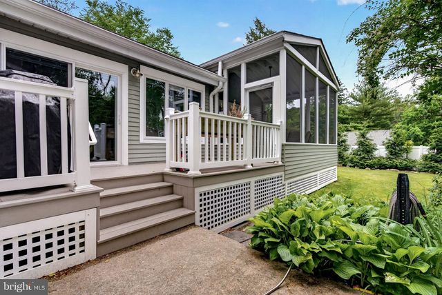 7 W COOPER AVE, Moorestown, NJ 08057