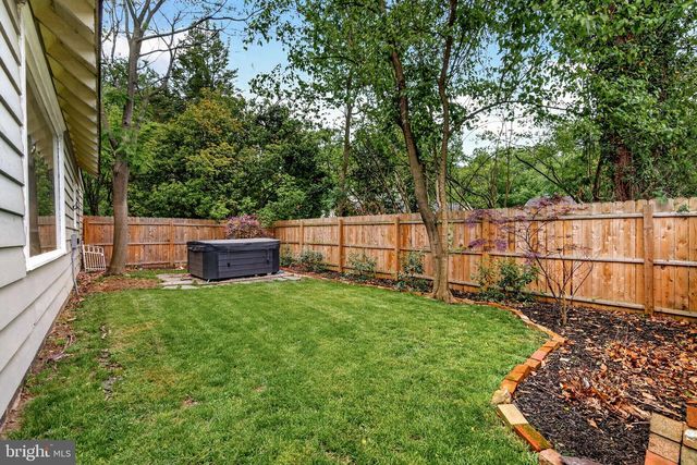 7 W COOPER AVE, Moorestown, NJ 08057