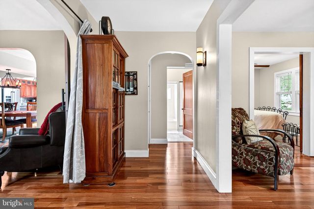 7 W COOPER AVE, Moorestown, NJ 08057