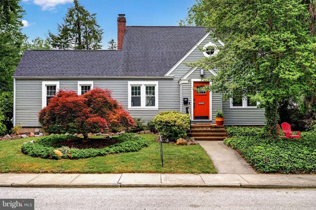 7 W COOPER AVE, Moorestown, NJ 08057