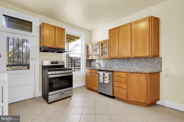 2511 N CALVERT ST, Baltimore, MD 21218