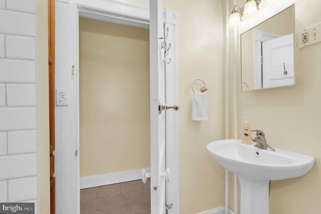 2511 N CALVERT ST, Baltimore, MD 21218