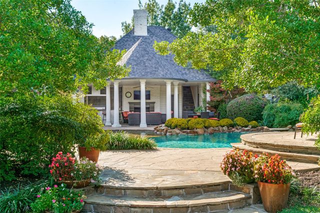 4731 N Lindhurst Avenue, Dallas, TX 75229