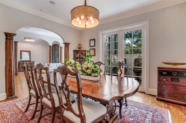 4731 N Lindhurst Avenue, Dallas, TX 75229