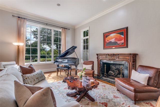 4731 N Lindhurst Avenue, Dallas, TX 75229