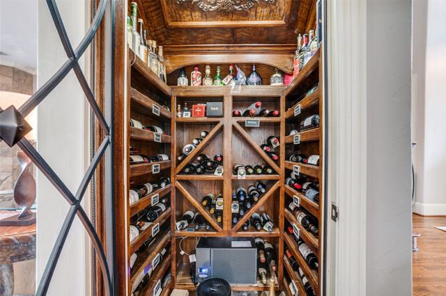 4731 N Lindhurst Avenue, Dallas, TX 75229