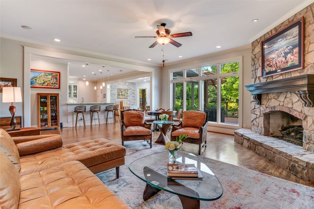 4731 N Lindhurst Avenue, Dallas, TX 75229