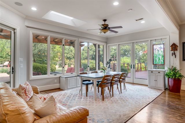 4731 N Lindhurst Avenue, Dallas, TX 75229