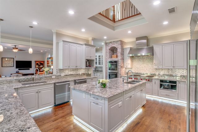 4731 N Lindhurst Avenue, Dallas, TX 75229