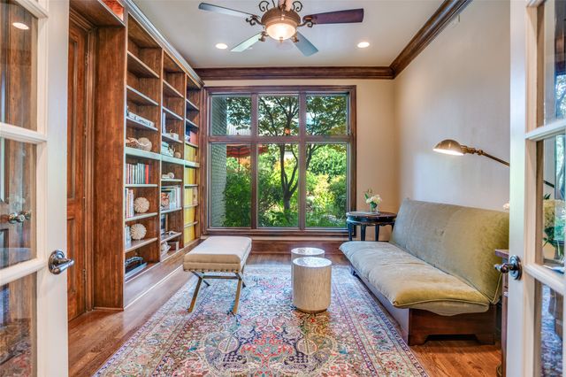 4731 N Lindhurst Avenue, Dallas, TX 75229