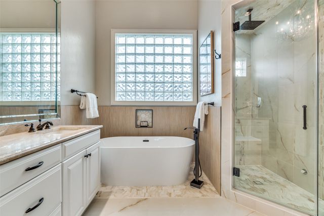 4731 N Lindhurst Avenue, Dallas, TX 75229