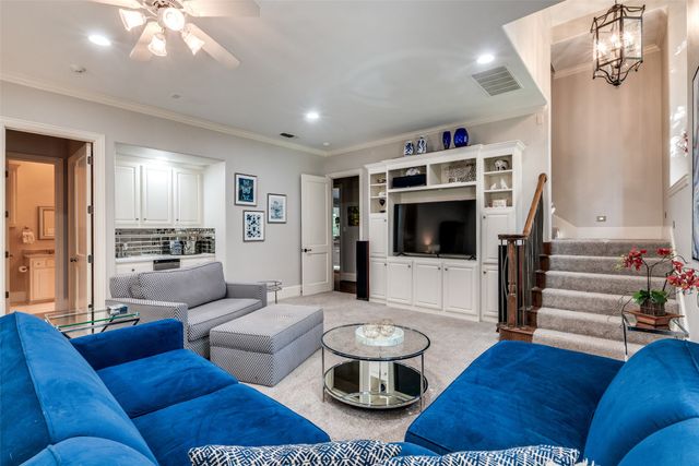 4731 N Lindhurst Avenue, Dallas, TX 75229