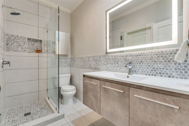 4731 N Lindhurst Avenue, Dallas, TX 75229