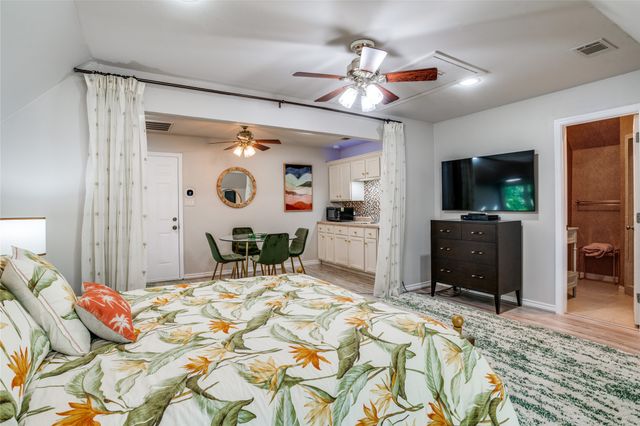 4731 N Lindhurst Avenue, Dallas, TX 75229