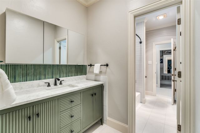 4731 N Lindhurst Avenue, Dallas, TX 75229