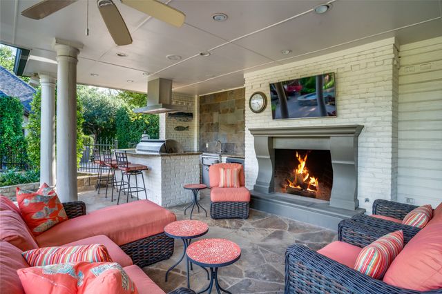 4731 N Lindhurst Avenue, Dallas, TX 75229