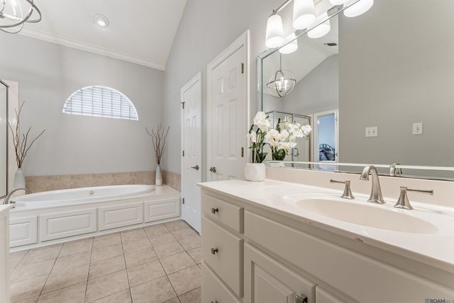 12530 Willows End Dr, Saint George, LA 70810