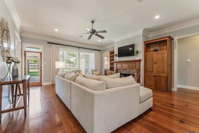 12530 Willows End Dr, Saint George, LA 70810