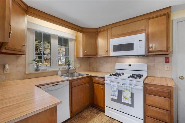 15 Quail Nest Run, Harwich, MA 02645