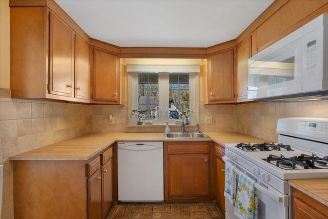 15 Quail Nest Run, Harwich, MA 02645