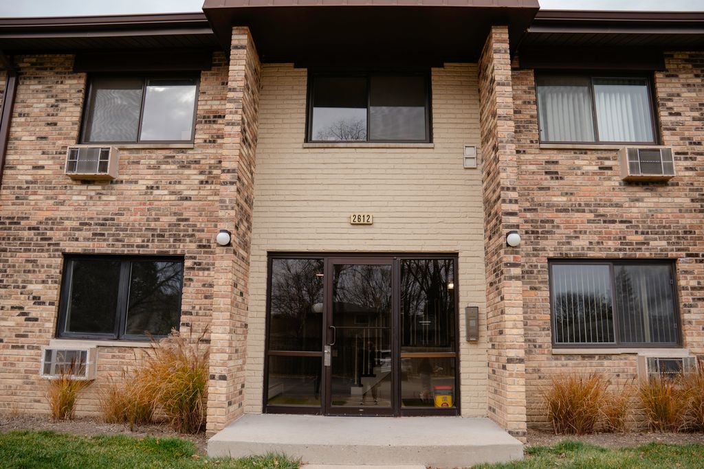 2612 N Windsor Drive 201, Arlington Heights, IL 60004