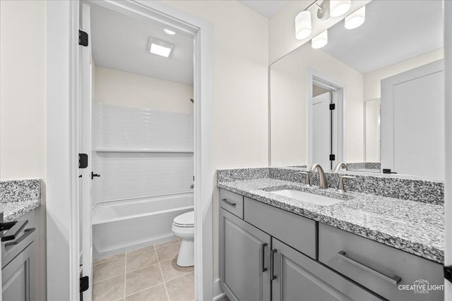 3527 S Riding Ridge, Elgin, IL 60124