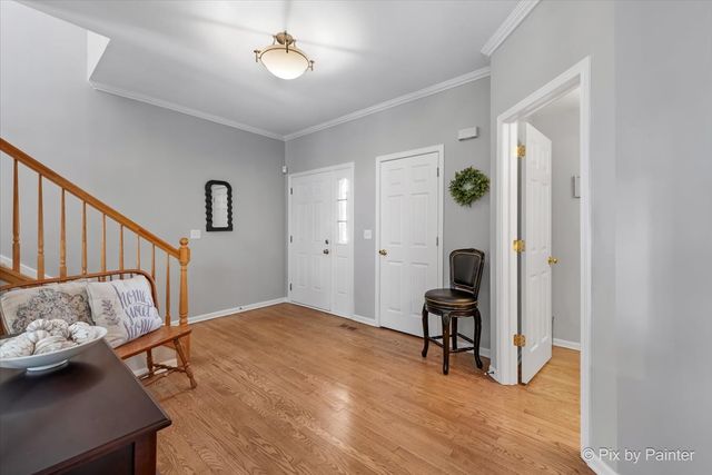 700 Juniper Lane, Lake In The Hills, IL 60156