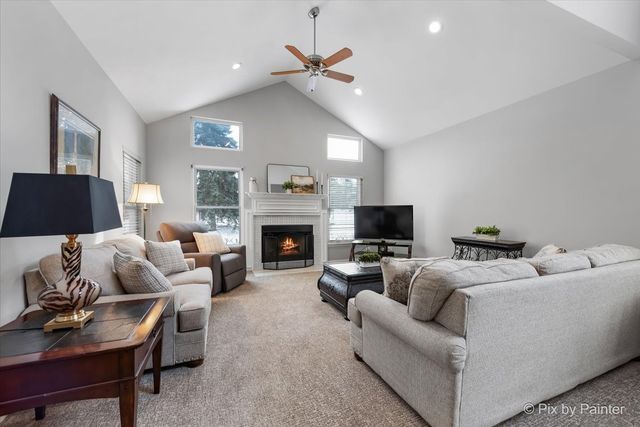 700 Juniper Lane, Lake In The Hills, IL 60156