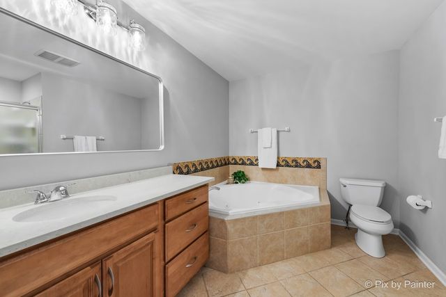 700 Juniper Lane, Lake In The Hills, IL 60156