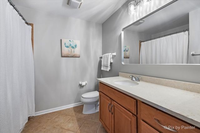 700 Juniper Lane, Lake In The Hills, IL 60156