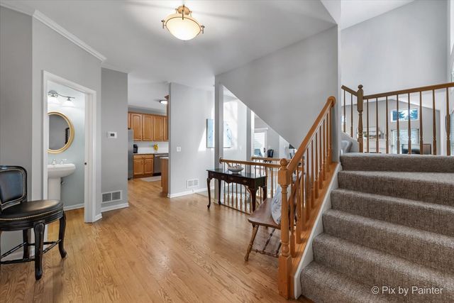 700 Juniper Lane, Lake In The Hills, IL 60156