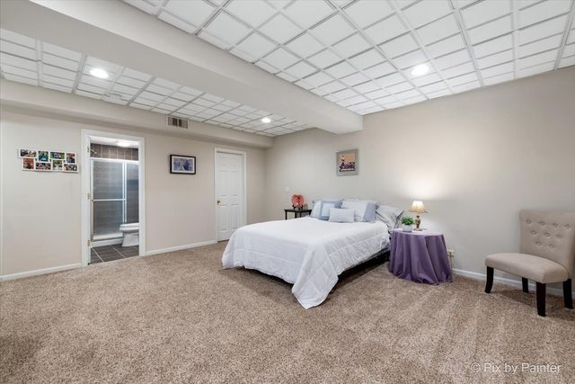 700 Juniper Lane, Lake In The Hills, IL 60156