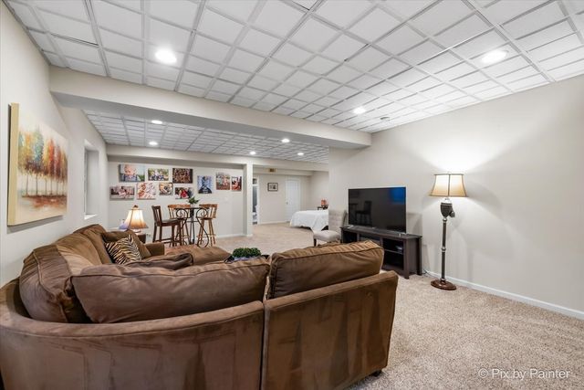 700 Juniper Lane, Lake In The Hills, IL 60156