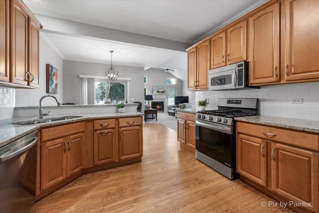 700 Juniper Lane, Lake In The Hills, IL 60156