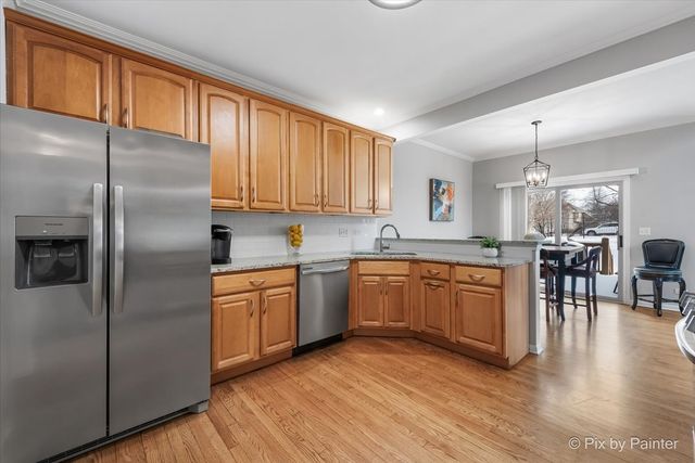 700 Juniper Lane, Lake In The Hills, IL 60156