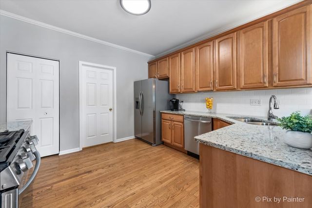 700 Juniper Lane, Lake In The Hills, IL 60156