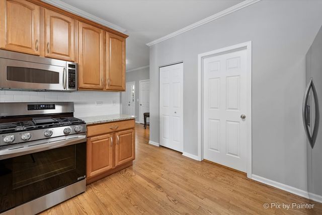 700 Juniper Lane, Lake In The Hills, IL 60156