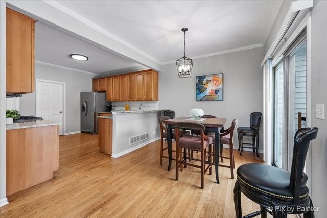 700 Juniper Lane, Lake In The Hills, IL 60156