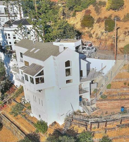 2579 Leicester Drive, Los Angeles, CA 90046