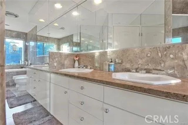 2579 Leicester Drive, Los Angeles, CA 90046